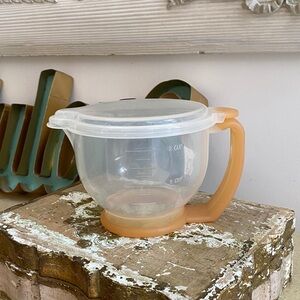 Vintage HTF Oneida 2 Cup Capacity Mix & Measure Bowl